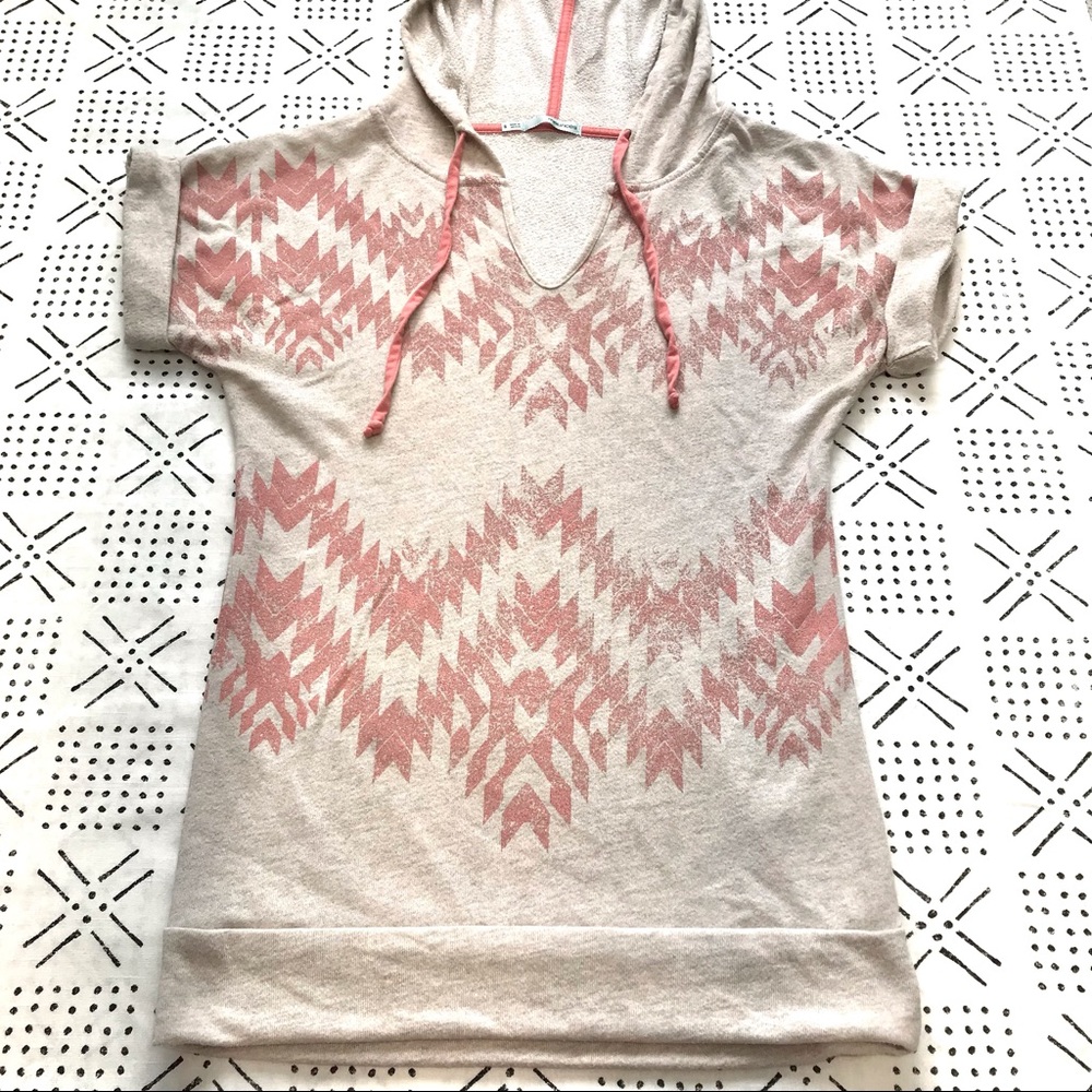 SOUTHWESTERN CUFF SLEEVE HOODED TOP